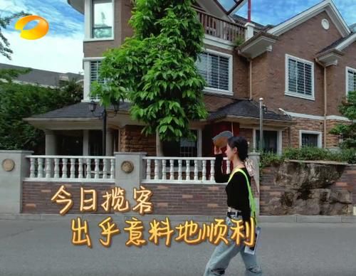  赵丽颖|《中餐厅》两天赚一万多，是赵丽颖会揽客？看清楚她去哪，我懂了