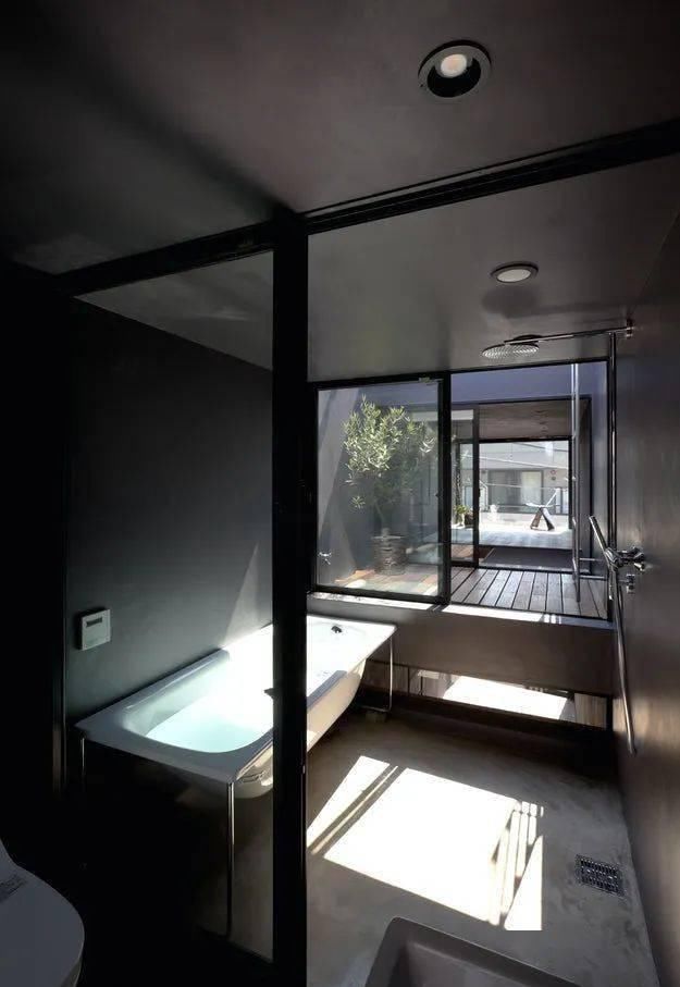  房爆|闪瞎眼：宽度不到1米的纸片房爆红全网！网友：真的能住人？