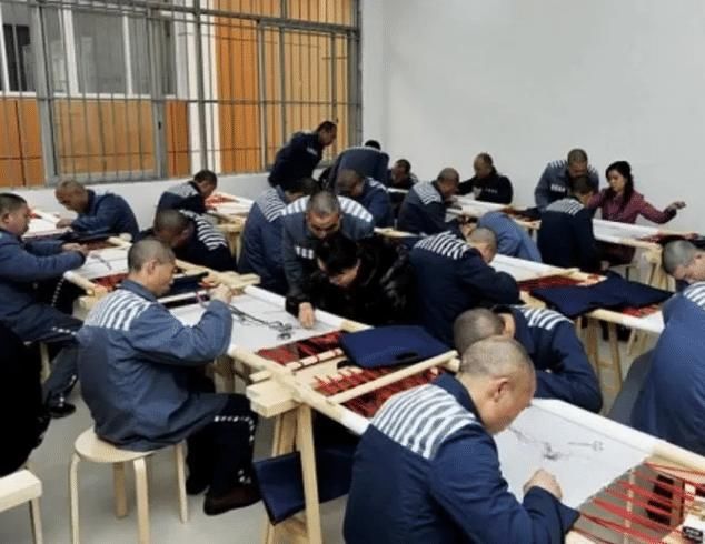 无期徒刑|被判“无期徒刑”的人，每天在监狱里做什么？