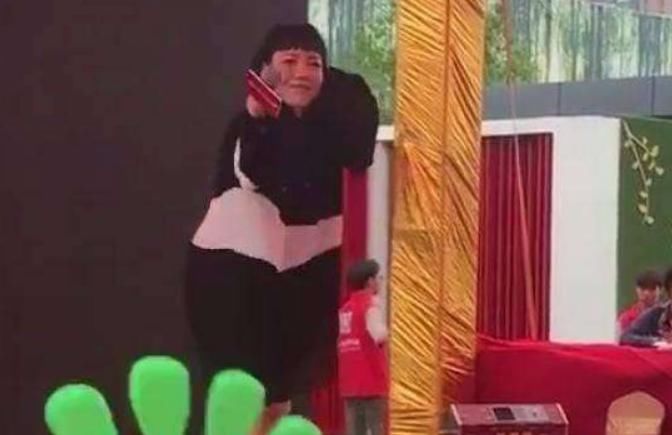  顶流|短短8年，从顶流沦落到小县城卖唱，吴莫愁究竟得罪了谁