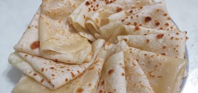  婆婆|婆婆每次来都让我做的卷饼，一次烙两张，薄如纸，又软又劲道。