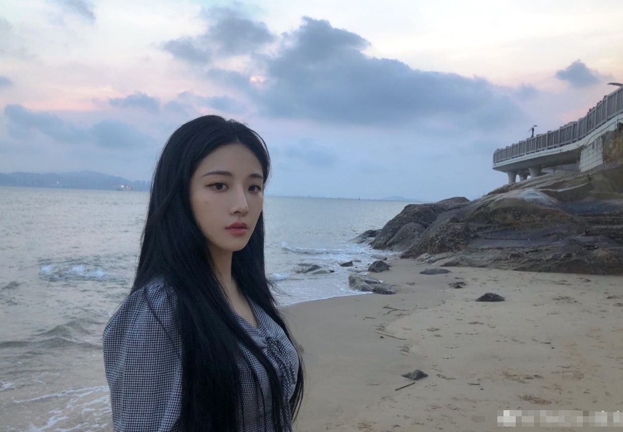  刘雨昕|团综收官，虞书欣对老板狂撒面粉，刘雨昕直接染一头“绿”发？