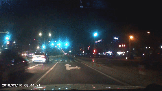 夫妇|珠海夫妇深夜去买药被撞飞,两人重伤丈夫身负6项严重违法!