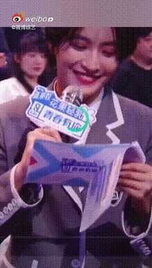 尴尬|谢娜主持尴尬,选手唱功车祸现场,青春有你总决赛是最差的一届了