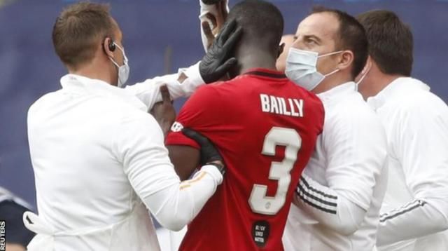  巴伊|BBC：战切尔西两次头部碰撞，巴伊已经佩戴颈套出院