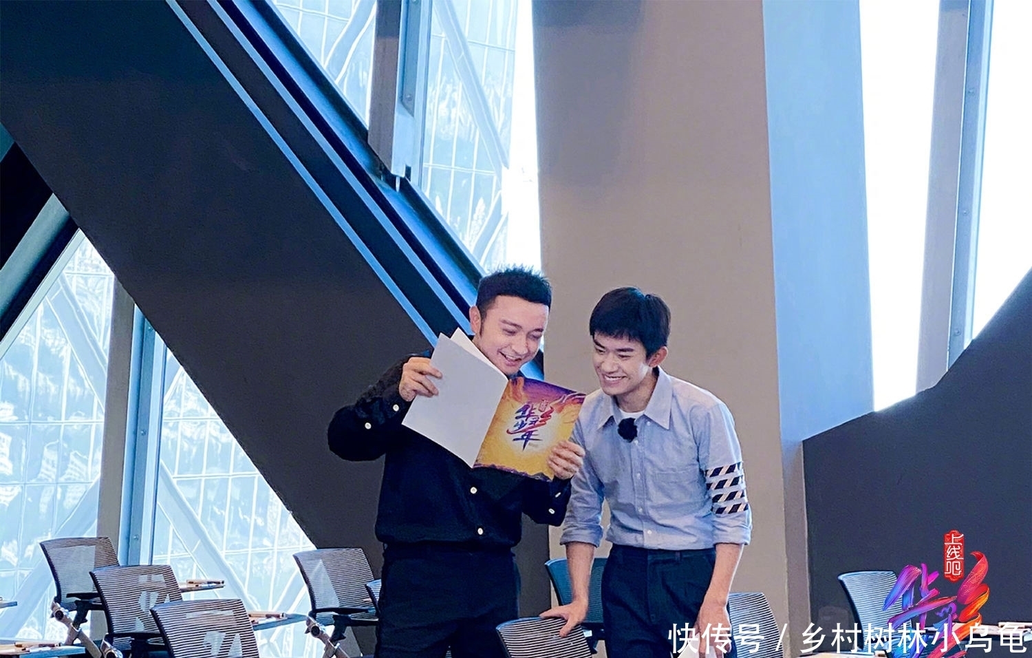 选秀|易烊千玺监考央视选秀笔试 见证华彩少年会文化盛宴