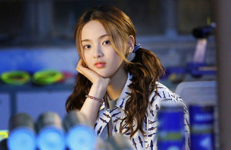  节奏|杨超越现身《快本》很意外，如此出场方式，难道不是要火的节奏？