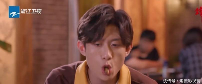 稻虫|张一山大口吃稻虫和蛇皮,谢霆锋惊讶,张一山:做演员啥没吃过?