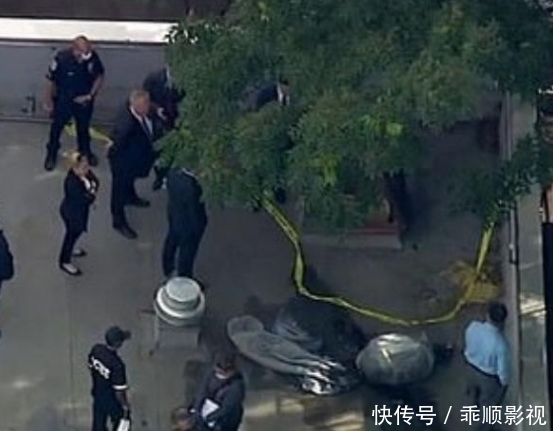 露出|麦当劳房顶现男子半个身体,胡乱塞进塑料袋,一双脚露出袋子