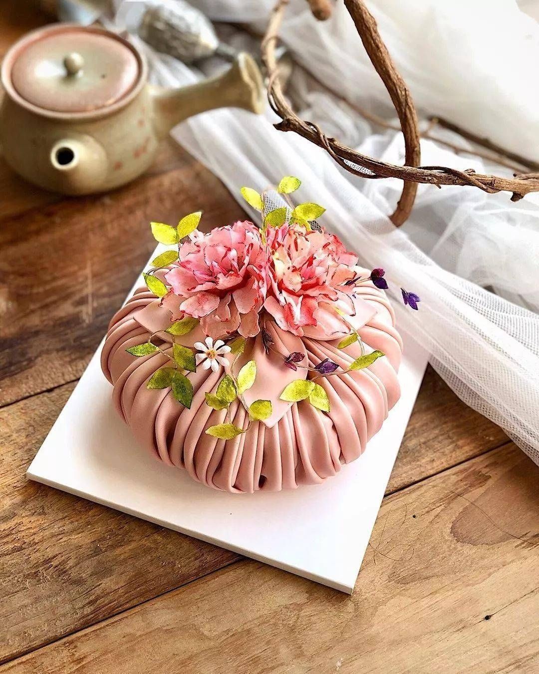 包袱蛋糕|脑洞太大韩国小姐姐晒神秘蛋糕,引百万粉丝每天催更太美了,每一张都让我流口水…