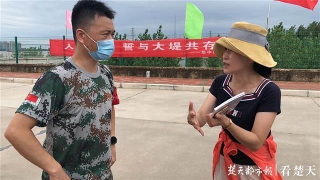  巡堤|武金堤上唯一女“哨长”，深夜巡堤踩到蛇大声喝退