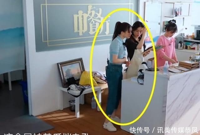 偏心|赵丽颖很偏心,不爱搭理李浩菲,却把杨超越宠成妹妹:看人下菜碟