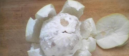 蛮力|还在用蛮力剥柚子?学会1招,轻松搞定柚子皮,简单快速没有白筋