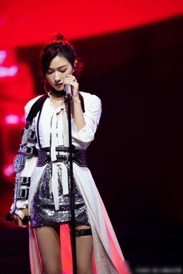  万茜|《乘风破浪的姐姐》最大的赢家不是张雨绮，也不是宁静，而是她！