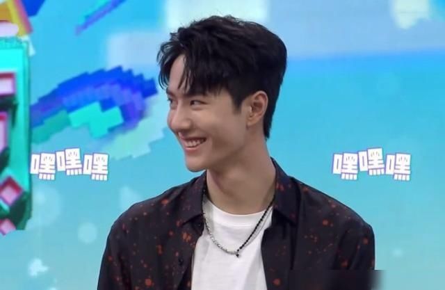  够感受到|王一博来《快本》串门，谁注意何炅对他的个人介绍？这也太会了吧