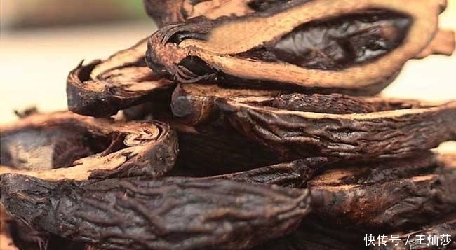 小伙|22岁小伙一天吃3包槟榔, 张嘴的瞬间, 医生吐了! 抽出大量脓液!