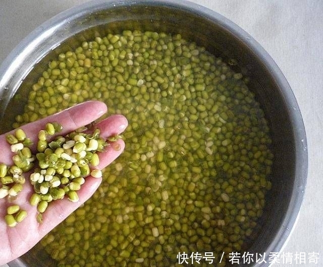 上保鲜膜|抹茶酥和我自己做的红曲糕点,不油腻