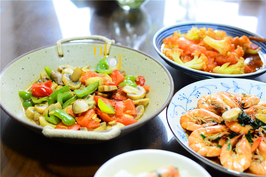  漂亮|晒晒我家的午餐，一荤两素三个菜，漂亮像一幅水彩画，营养又健康