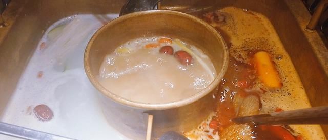 服务员|吃火锅时,服务员频繁加汤撤盘子,其实是在暗示,不懂会被鄙视