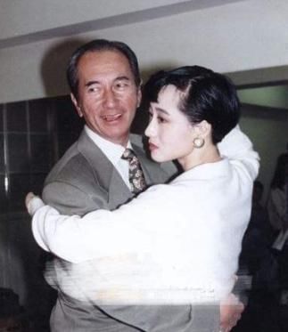  了替|被三个男人放弃的利智，她最终选择了替她出头的李连杰