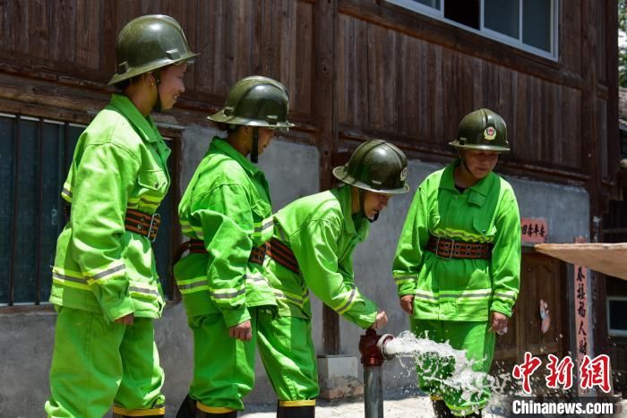 妇女|广西侗族妇女组成志愿消防队 保护千年侗寨安全