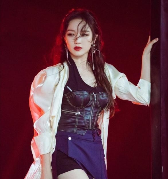  乘风破浪|《乘风破浪的姐姐》孟佳淘汰，是一场阴谋，也是一场秀！