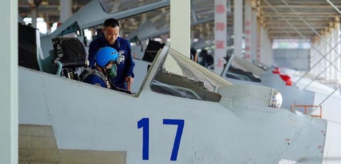  发动机|浙东某机场，数十架战机利剑出鞘，歼10苏30高强度跨昼夜出击