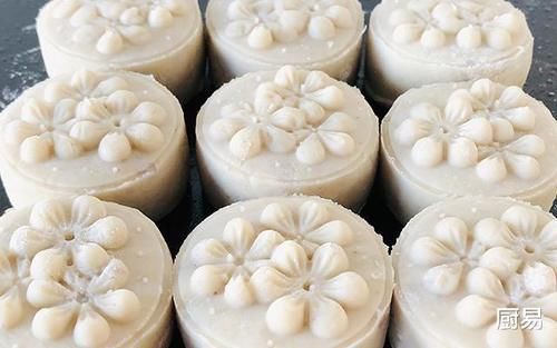 营养|芋头营养丰富,简单又好吃,口感更加细腻粉糯,奶香味十足,吃进嘴里很细腻绵软