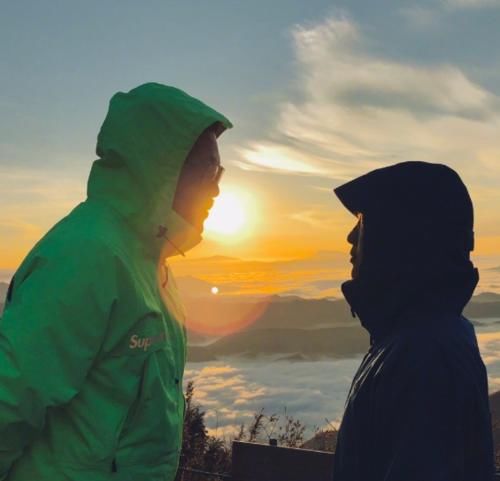  演唱会|徐佳莹挺7月孕肚参加演唱会，甜赞大11岁导演老公很贴心