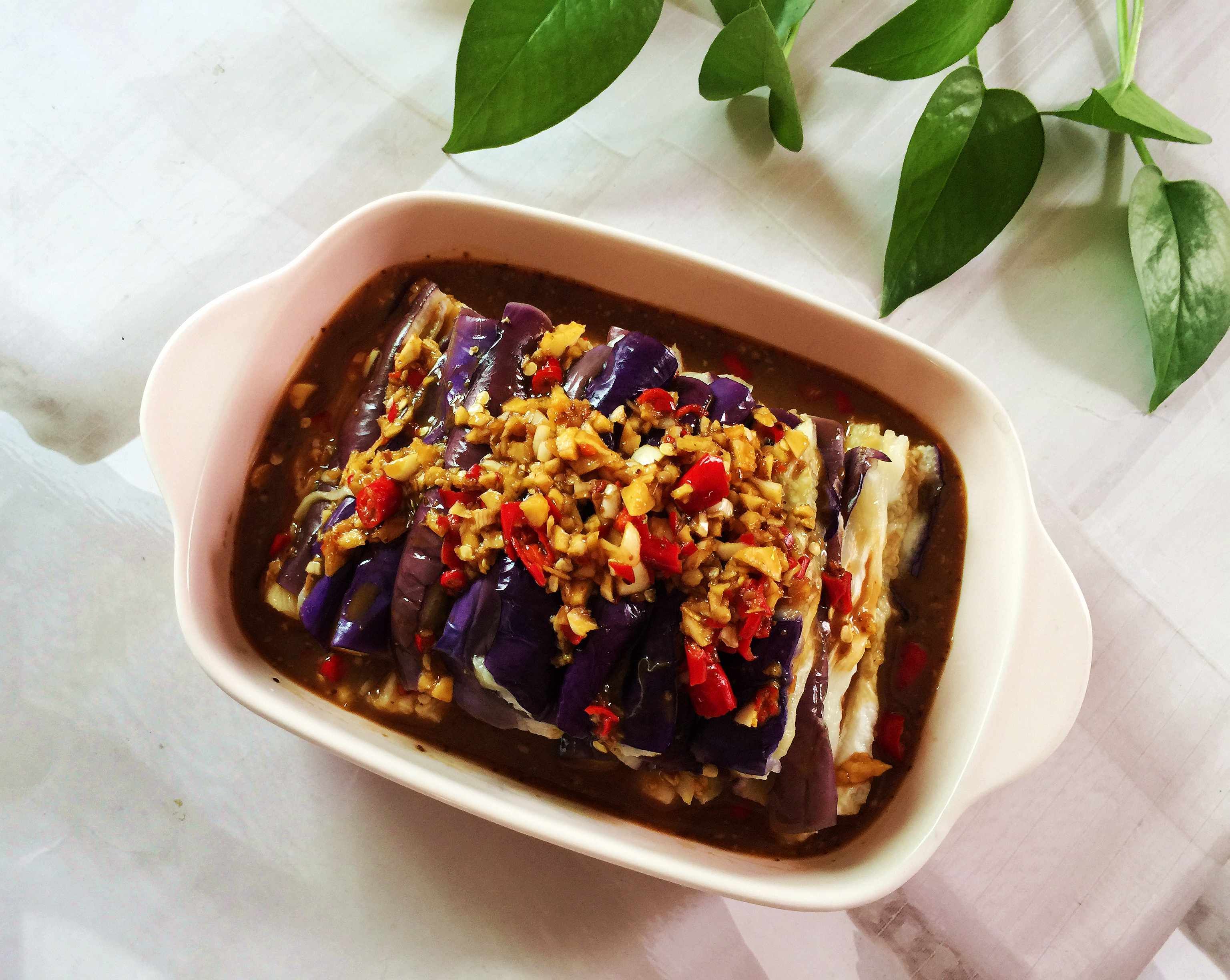  开胃|茄子最好吃的做法，上锅一蒸，配上这酱料，营养又开胃，香极了