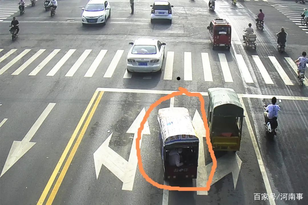 自行车|长葛交警监控：昨天，看谁家电动自行车及三、四轮车逆行、压线啦