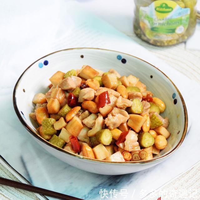  宫保风味|酸青瓜鸡肉拌杏鲍菇，轻松干掉两碗饭