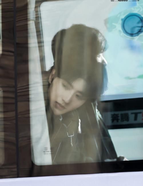  节目|蔡徐坤又被曝路透，两大男神同场他最耀眼！一看拍摄实情：站姐太拼了