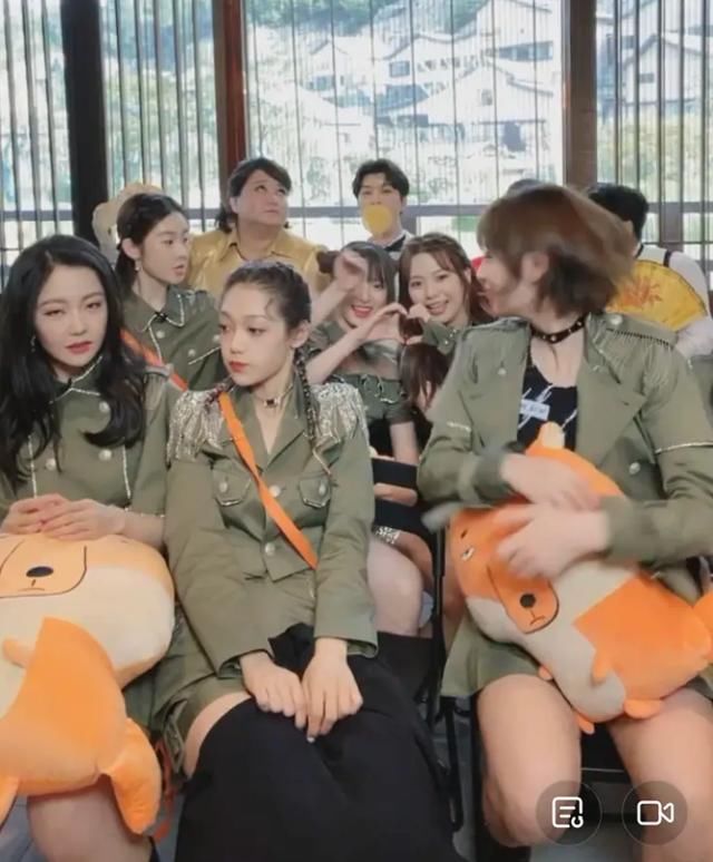 刚出道|硬糖少女曝光频率舒适,1个月3档综艺不紧不慢,粉丝担忧完全多余