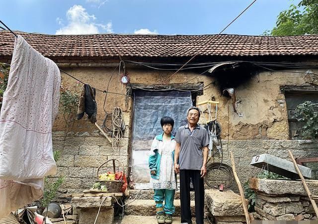 黄见军|农村大叔47岁捡来女婴,结婚7年妻子走了,他做一个决定令人暖心