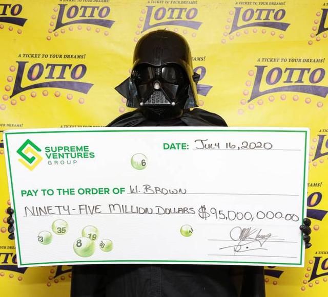 装扮|“星战迷”领510万大奖装扮太酷炫：得知中奖后 洗个澡就睡了