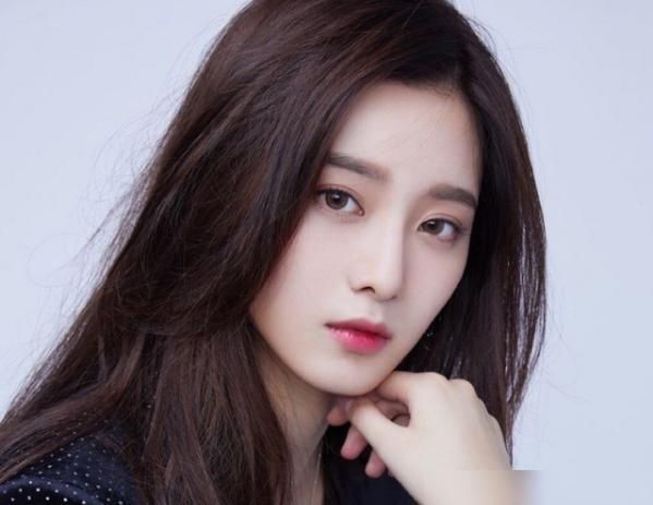  超车|姜贞羽，徐艺洋因祸得福，人气资源样样不差，弯道超车硬糖少女