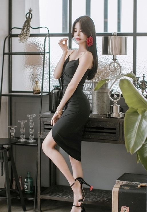 身材|美女街拍身材曼妙的小姐姐,紧身裙的穿搭,美得更青春