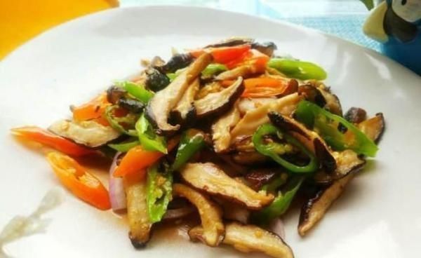 香菇|青椒炒香菇,一菜一故事,一道让人怀念的菜