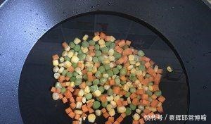 玉米|酱油炒饭+胡萝卜 玉米,营养美味简单
