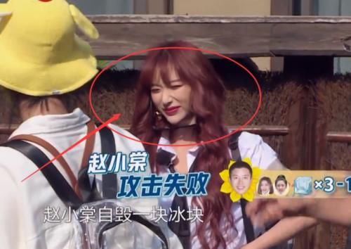  卡片|赵小棠突然拿平底锅砸孔雪儿头，谁注意孔雪儿的表情？下手可真狠