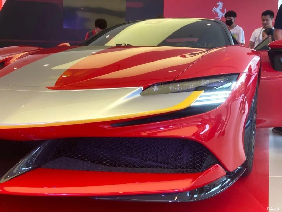 性能|法拉利SF90 Stradale实拍，插电混动性能赛拉法，售价仅398.8万元