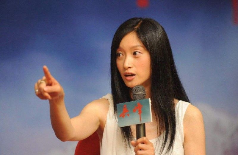  沈佳妮|《奔跑吧》对嘉宾那么狠，沈佳妮来了之后，郑恺则是不敢上前整蛊