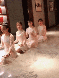 GIF|搞笑GIF：这样就不会打滑了吧？