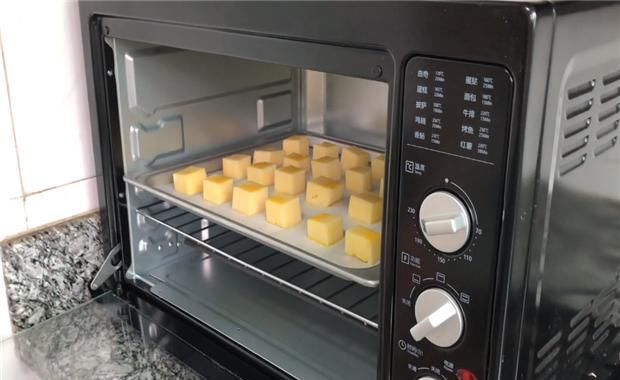 牛奶面糊|牛奶别再直接喝了,加上2个鸡蛋黄,香酥鲜嫩,比炸鲜奶还好吃