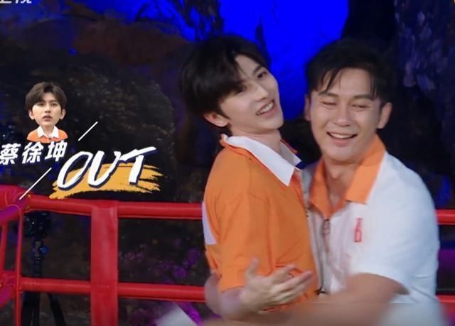  名牌|单薄蔡徐坤PK李晨撕名牌，KO只需3秒钟！