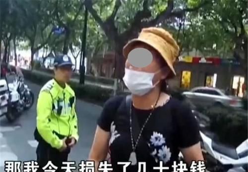  小伙子|大妈骑车撞上小伙子，被索赔500元，大妈：给我道歉，赔我鸡蛋！
