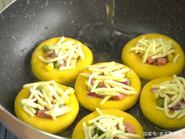 鲜香|创意南瓜饼做法：不用蒸不用烙，鲜香又拉丝，比披萨简单还好吃