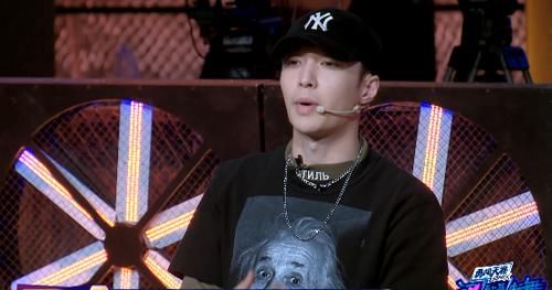  张艺兴|王一博含泪淘汰小鸡哥，程薇霖控诉张艺兴：队长把我喂胖了