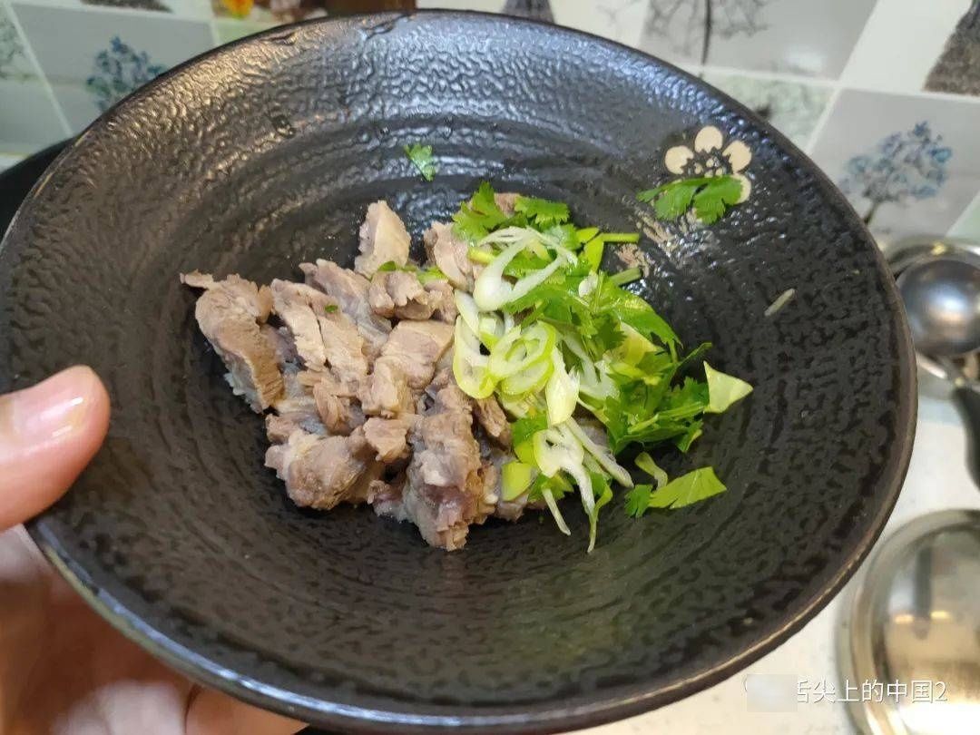 做法|炖羊肉汤，最忌加两味调料，教你正确做法，汤白味鲜无膻味